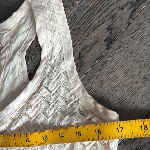 Cream Sleeveless Knit Tank Top with Textured Design - Picture 6 of 13